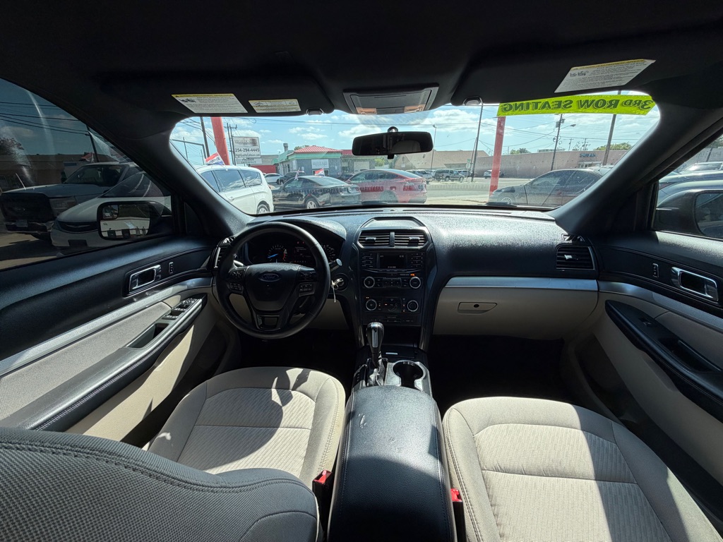 Photo 13 of this FORD EXPLORER