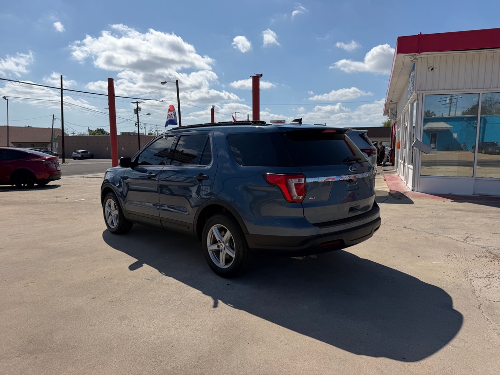 Photo 4 of this FORD EXPLORER