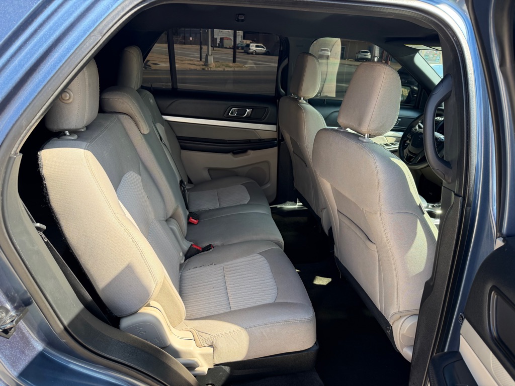 Photo 12 of this FORD EXPLORER