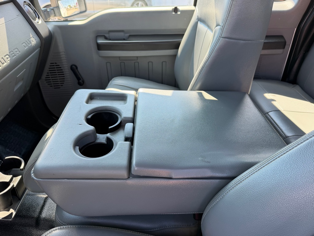 Photo 13 of this FORD F-250 SUPER DUT
