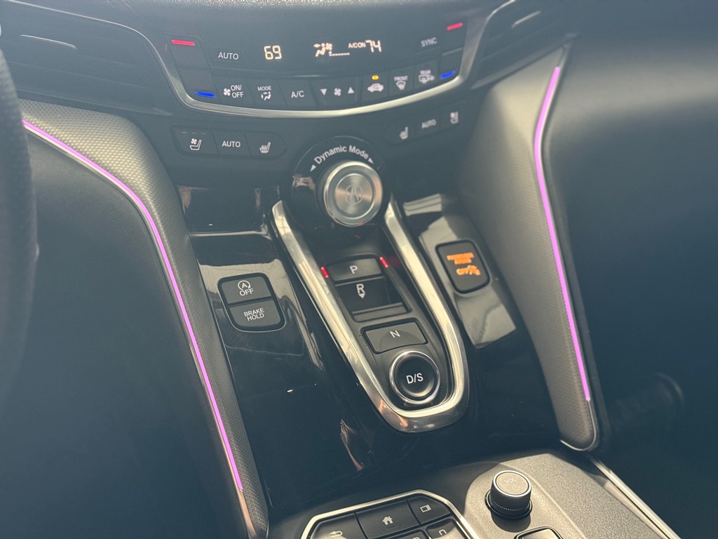 Photo 16 of this ACURA TLX