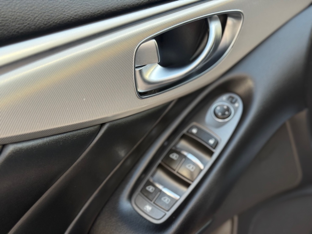 Photo 9 of this INFINITI Q50