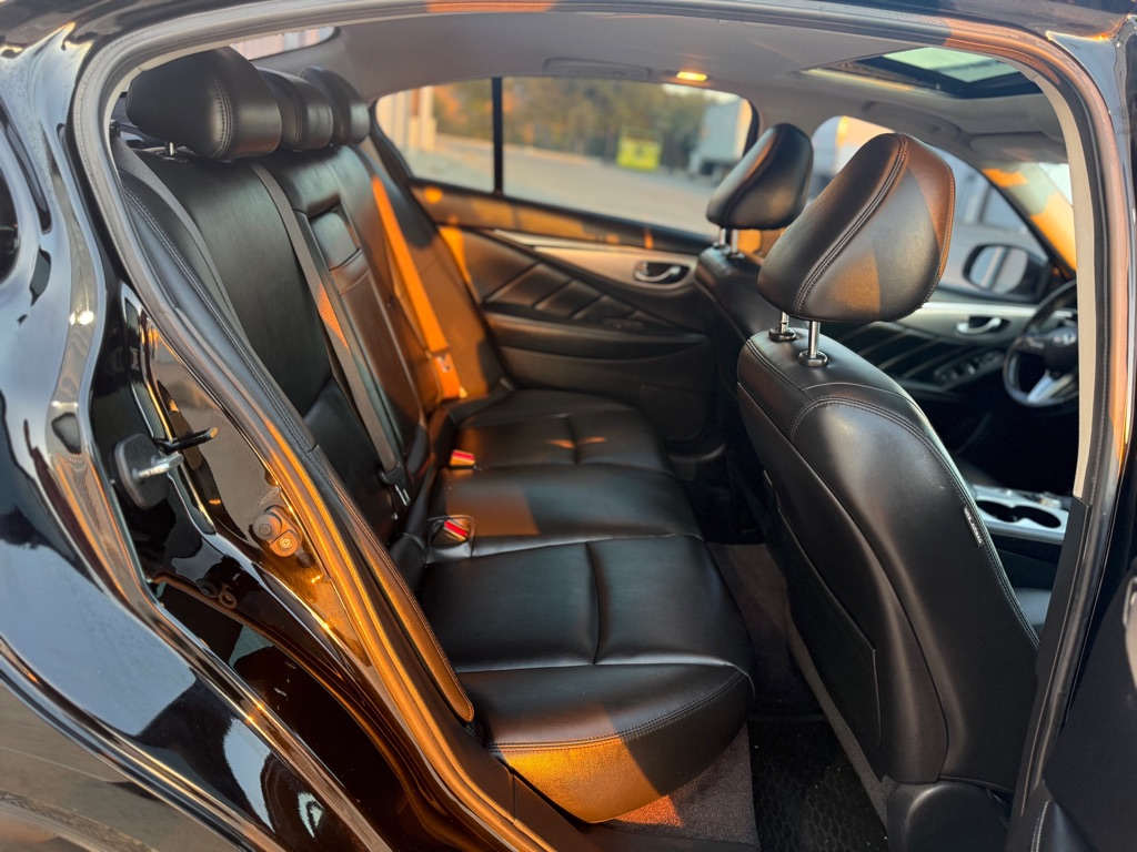 Photo 11 of this INFINITI Q50