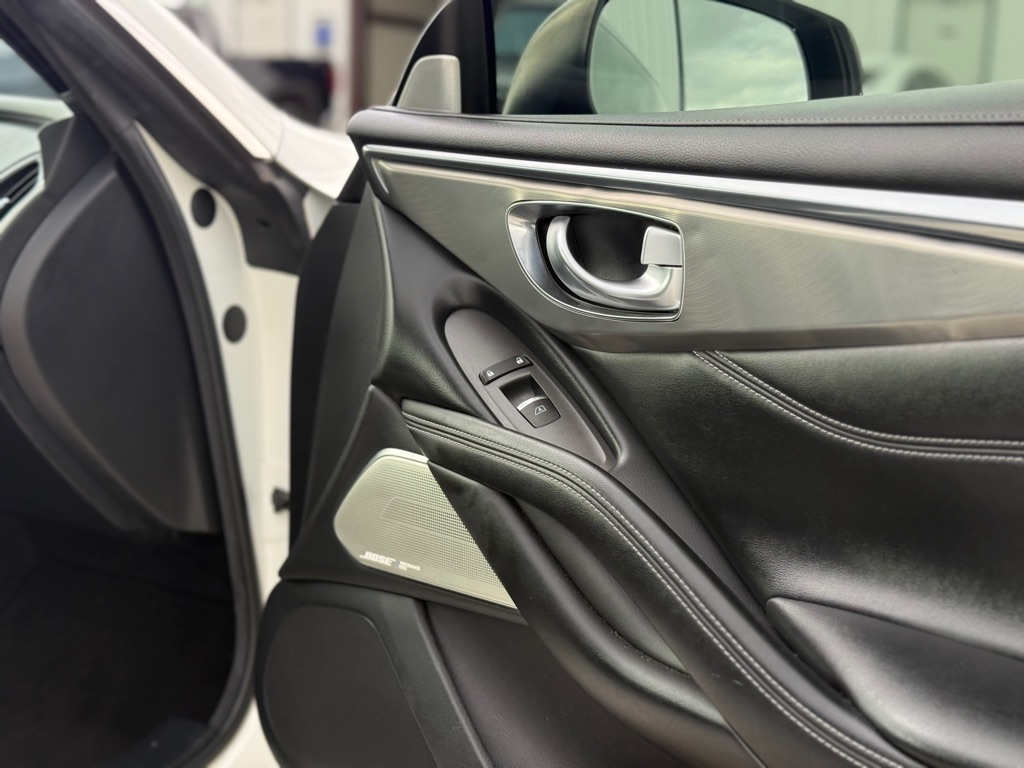 Photo 15 of this INFINITI Q60