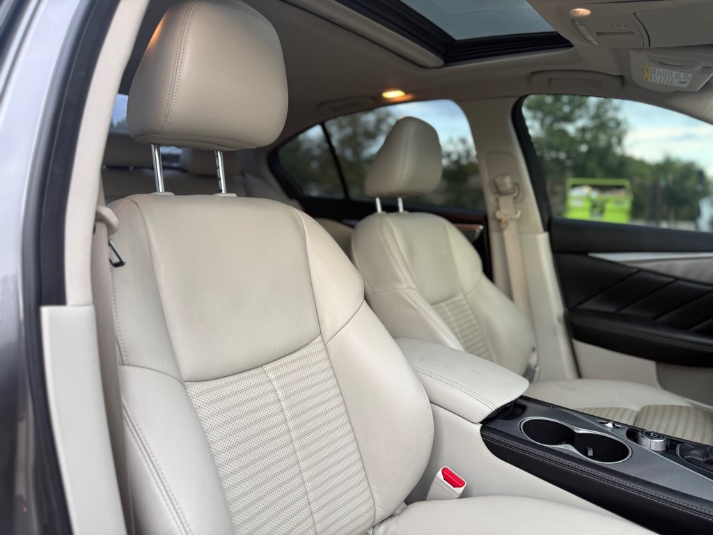 Photo 13 of this INFINITI Q50