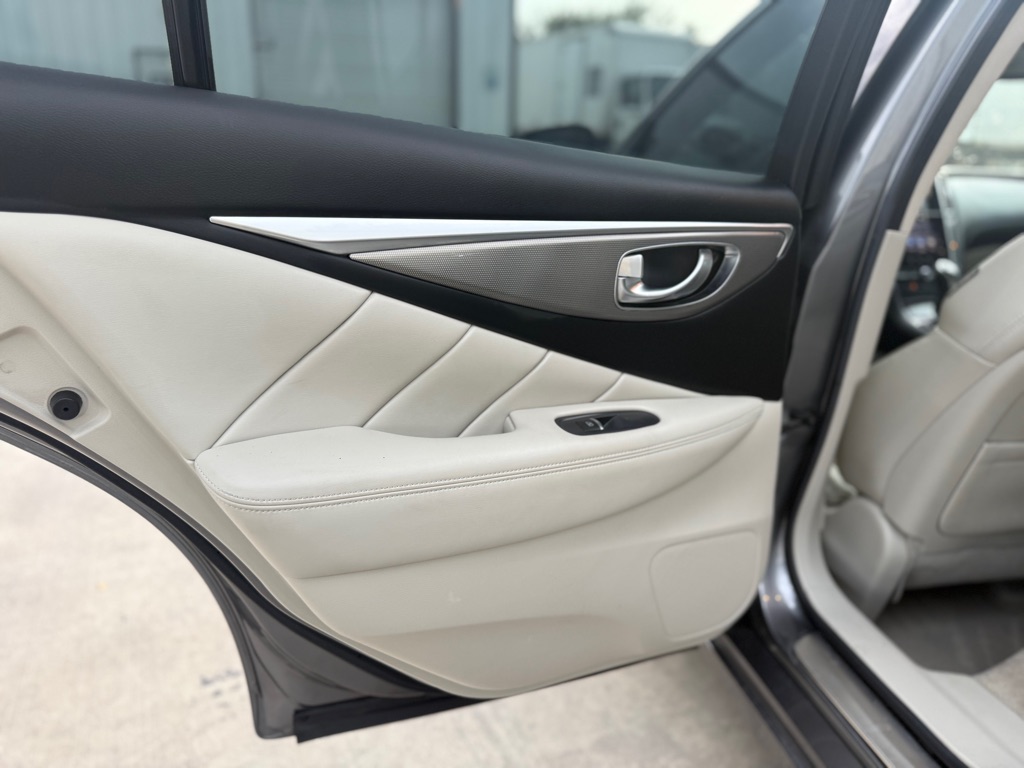 Photo 10 of this INFINITI Q50