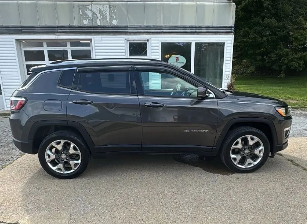 Photo 11 of this JEEP COMPASS