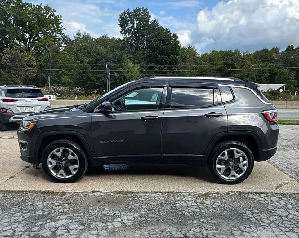 Photo 2 of this JEEP COMPASS