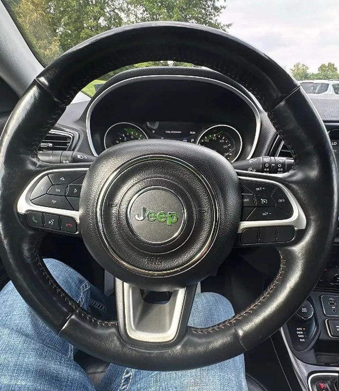 Photo 13 of this JEEP COMPASS