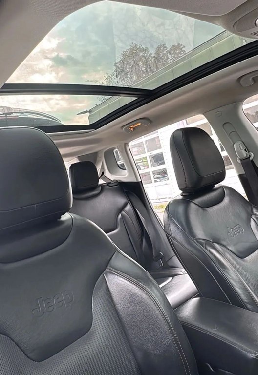 Photo 20 of this JEEP COMPASS