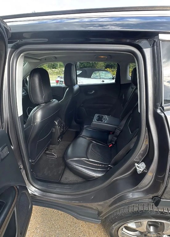 Photo 14 of this JEEP COMPASS