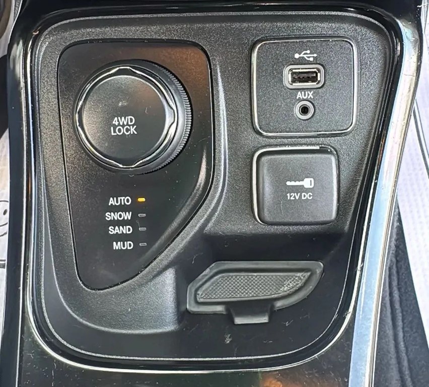 Photo 17 of this JEEP COMPASS
