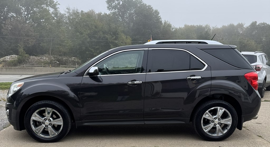 Photo 2 of this CHEVROLET EQUINOX
