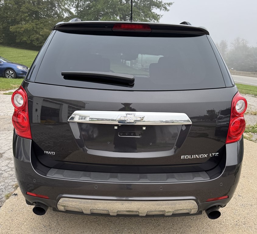 Photo 8 of this CHEVROLET EQUINOX