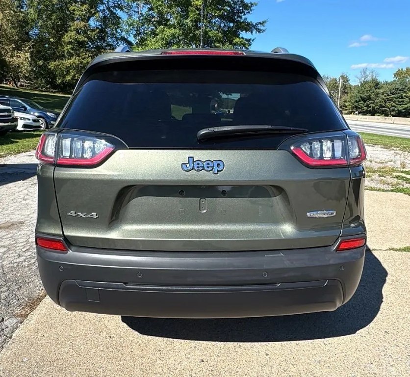 Photo 8 of this JEEP CHEROKEE