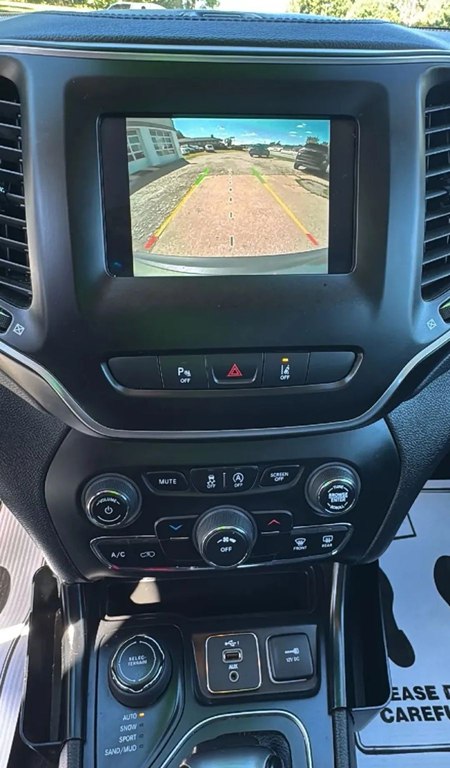Photo 14 of this JEEP CHEROKEE