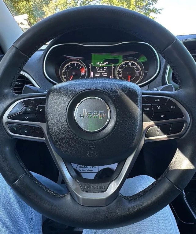 Photo 16 of this JEEP CHEROKEE