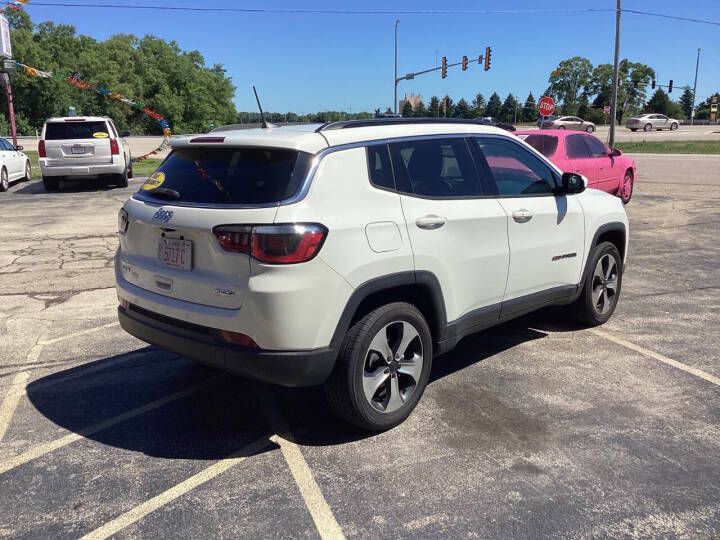 Photo 3 of this JEEP COMPASS