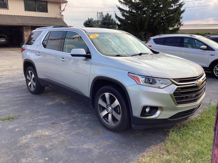 Photo 2 of this CHEVROLET TRAVERSE