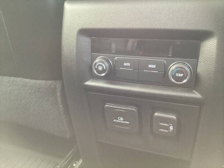 Photo 6 of this CHEVROLET TRAVERSE