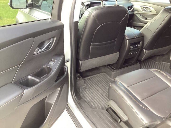 Photo 7 of this CHEVROLET TRAVERSE