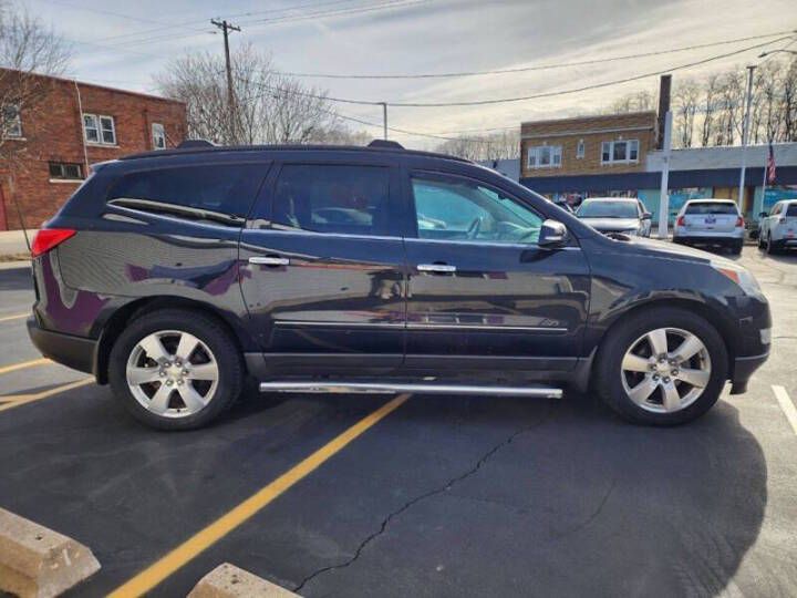 Photo 3 of this CHEVROLET TRAVERSE