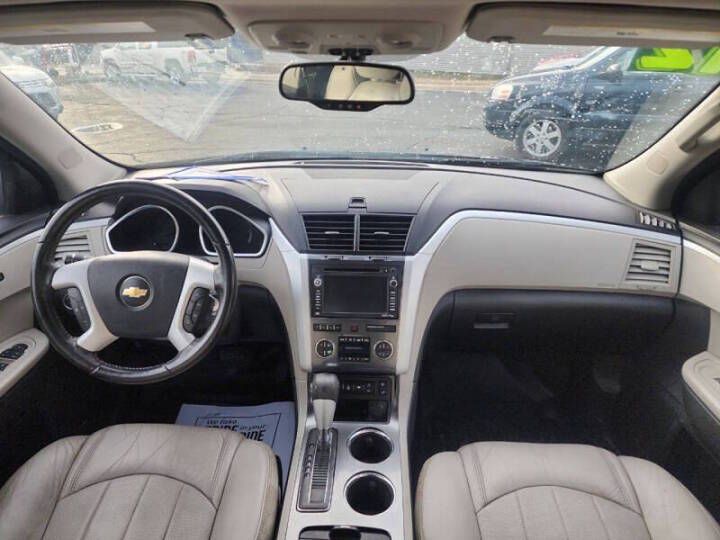 Photo 5 of this CHEVROLET TRAVERSE
