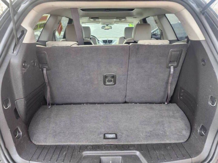 Photo 8 of this CHEVROLET TRAVERSE