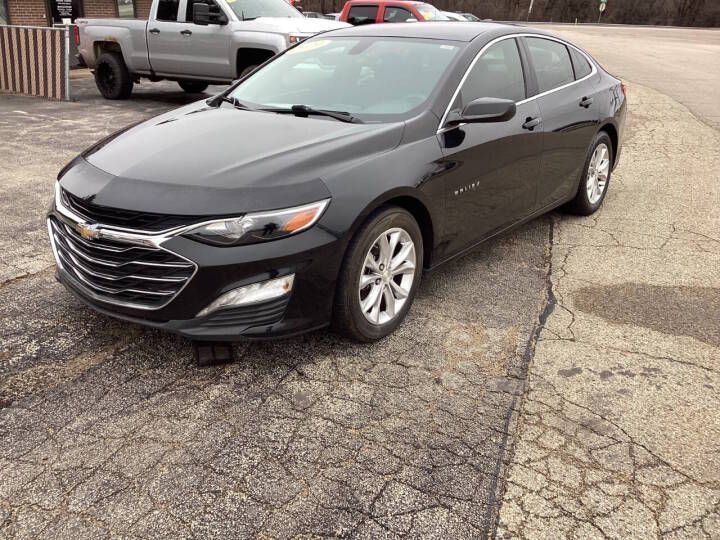 Photo 2 of this CHEVROLET MALIBU