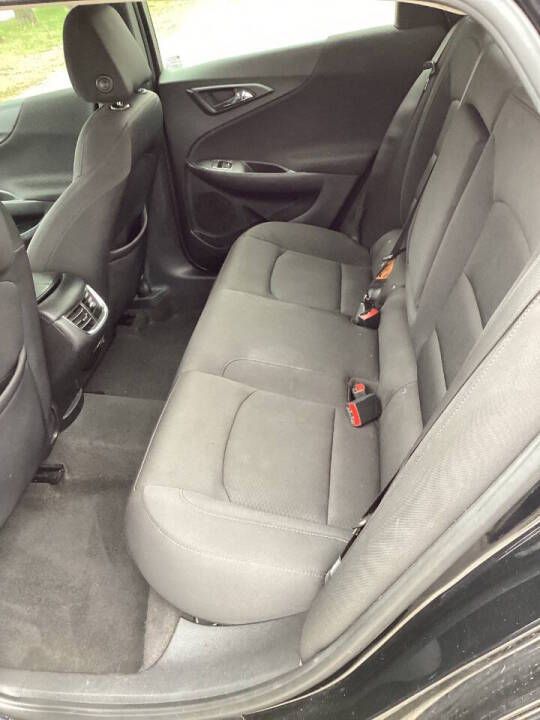 Photo 6 of this CHEVROLET MALIBU