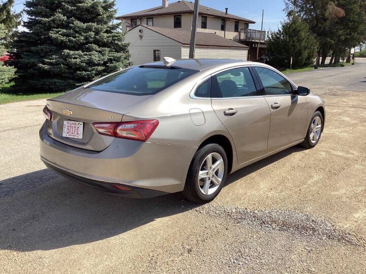 Photo 3 of this CHEVROLET MALIBU