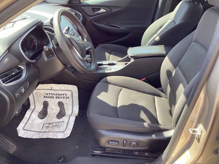 Photo 6 of this CHEVROLET MALIBU