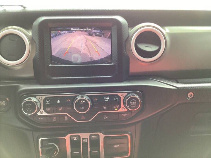 Photo 8 of this JEEP WRANGLER UNLIMI