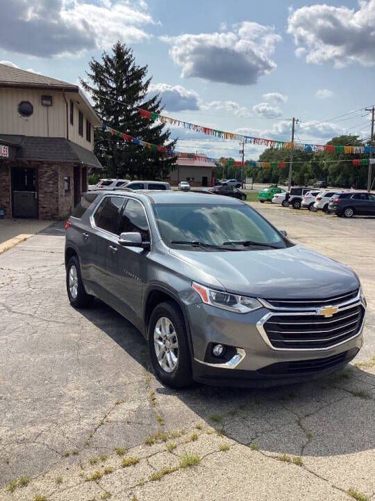 Photo 2 of this CHEVROLET TRAVERSE