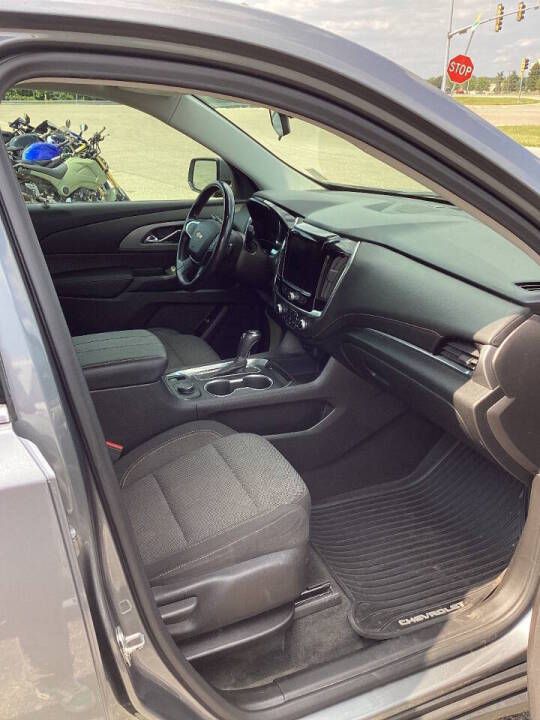 Photo 7 of this CHEVROLET TRAVERSE