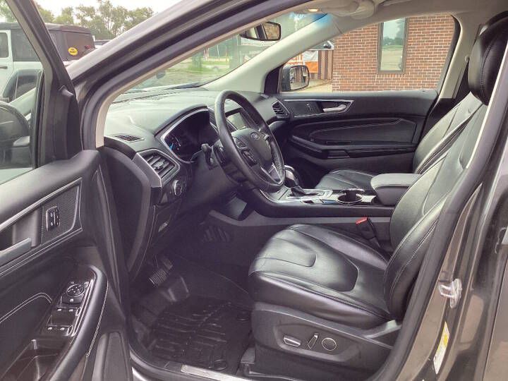 Photo 7 of this FORD EDGE
