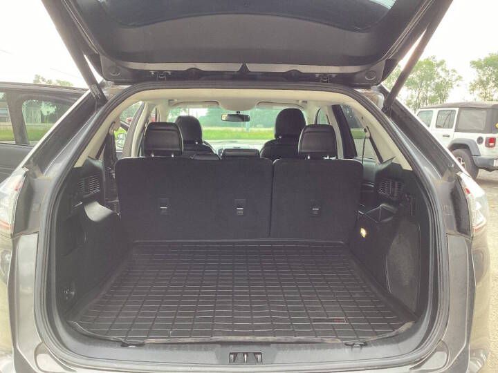 Photo 16 of this FORD EDGE