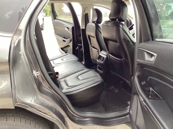 Photo 10 of this FORD EDGE