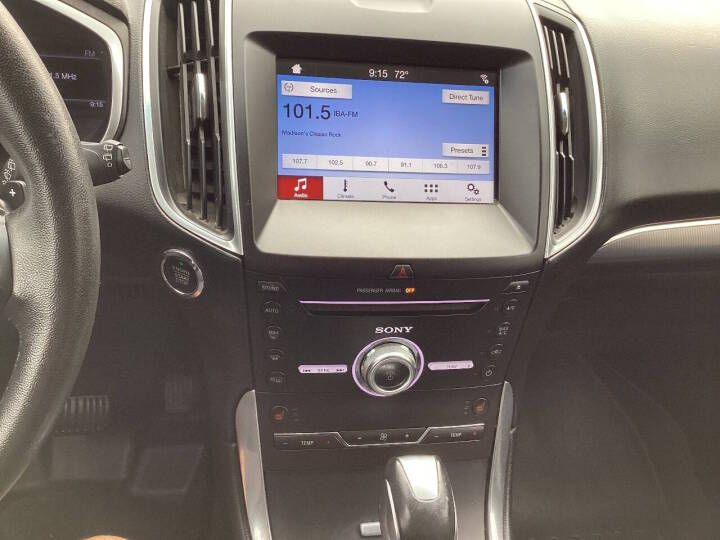 Photo 14 of this FORD EDGE