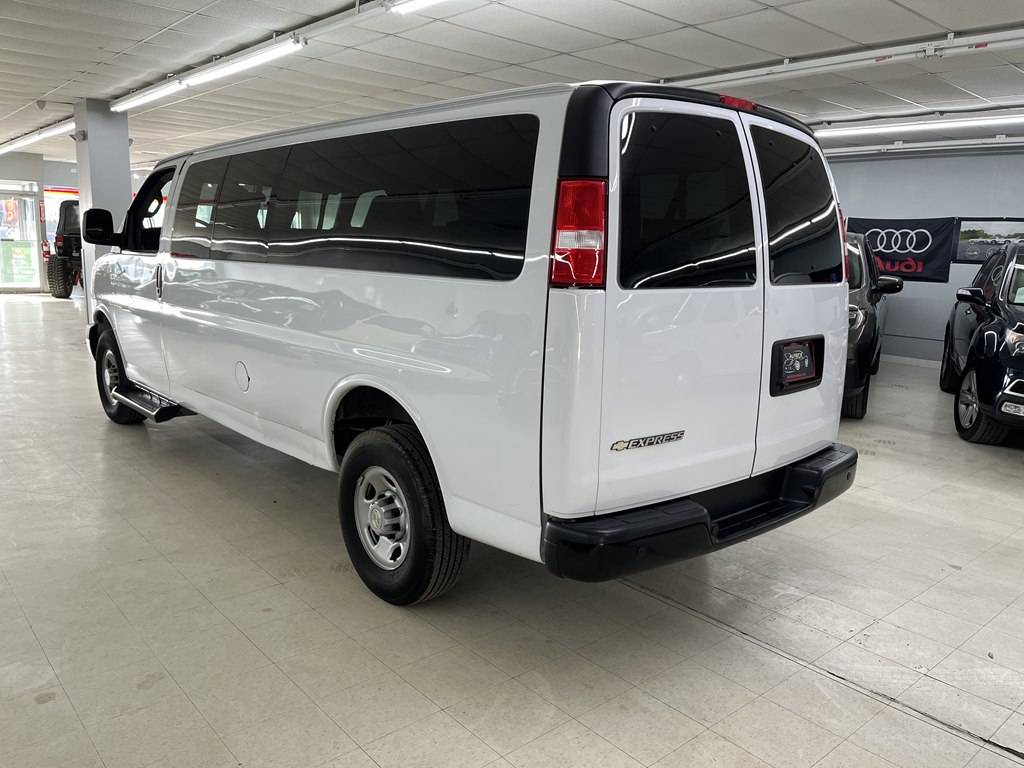 Photo 4 of this CHEVROLET EXPRESS