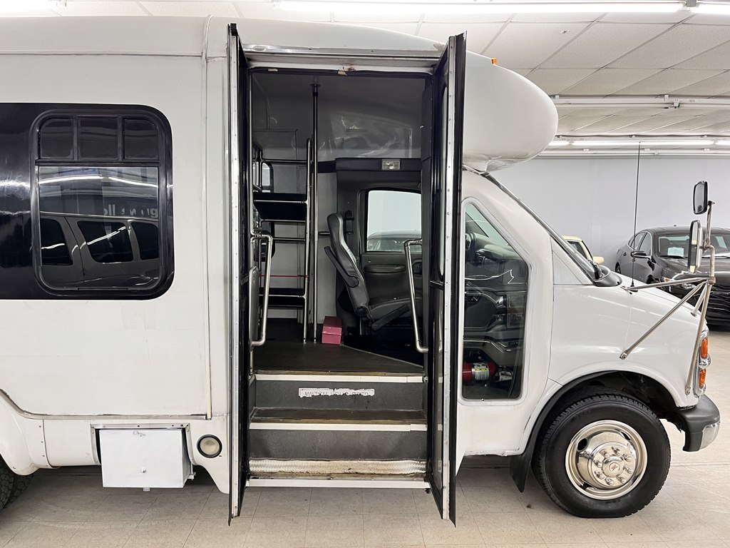 Photo 16 of this CHEVROLET EXPRESS CUTAWAY