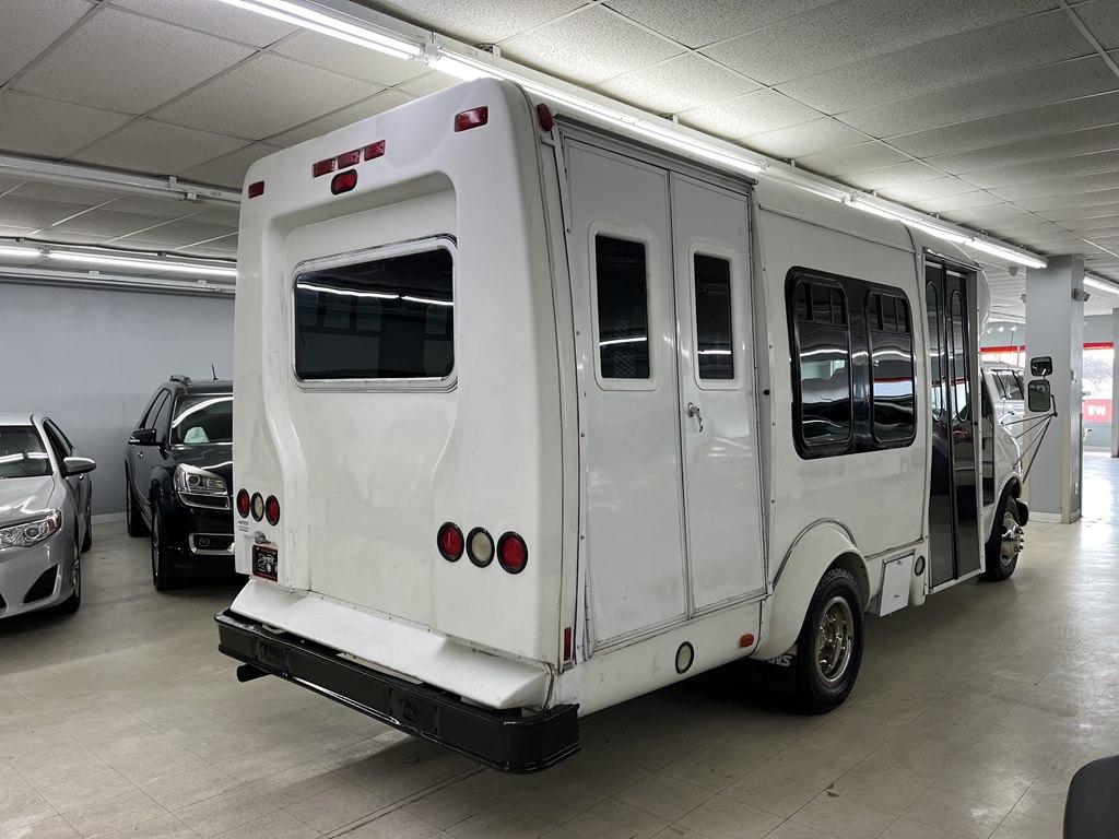Photo 24 of this CHEVROLET EXPRESS CUTAWAY