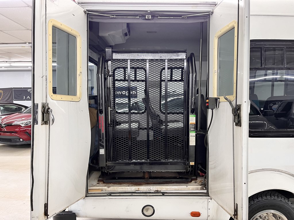 Photo 17 of this CHEVROLET EXPRESS CUTAWAY