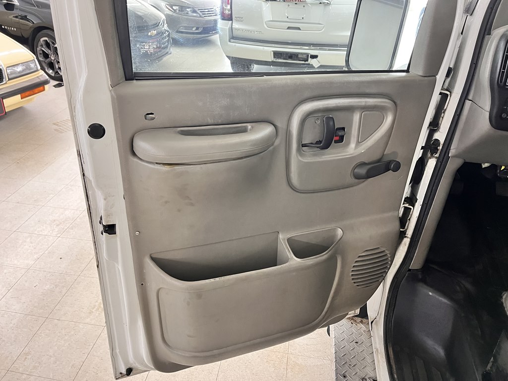 Photo 9 of this CHEVROLET EXPRESS CUTAWAY