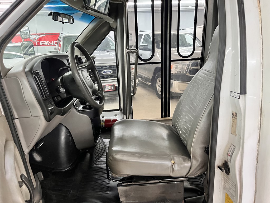 Photo 10 of this CHEVROLET EXPRESS CUTAWAY