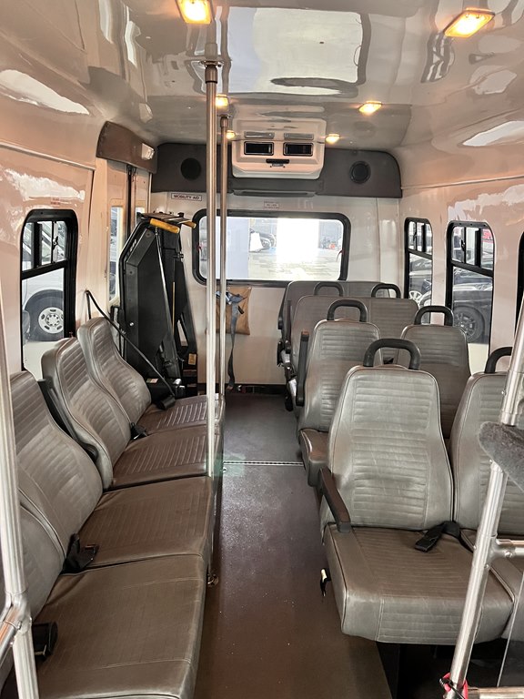 Photo 14 of this CHEVROLET EXPRESS CUTAWAY