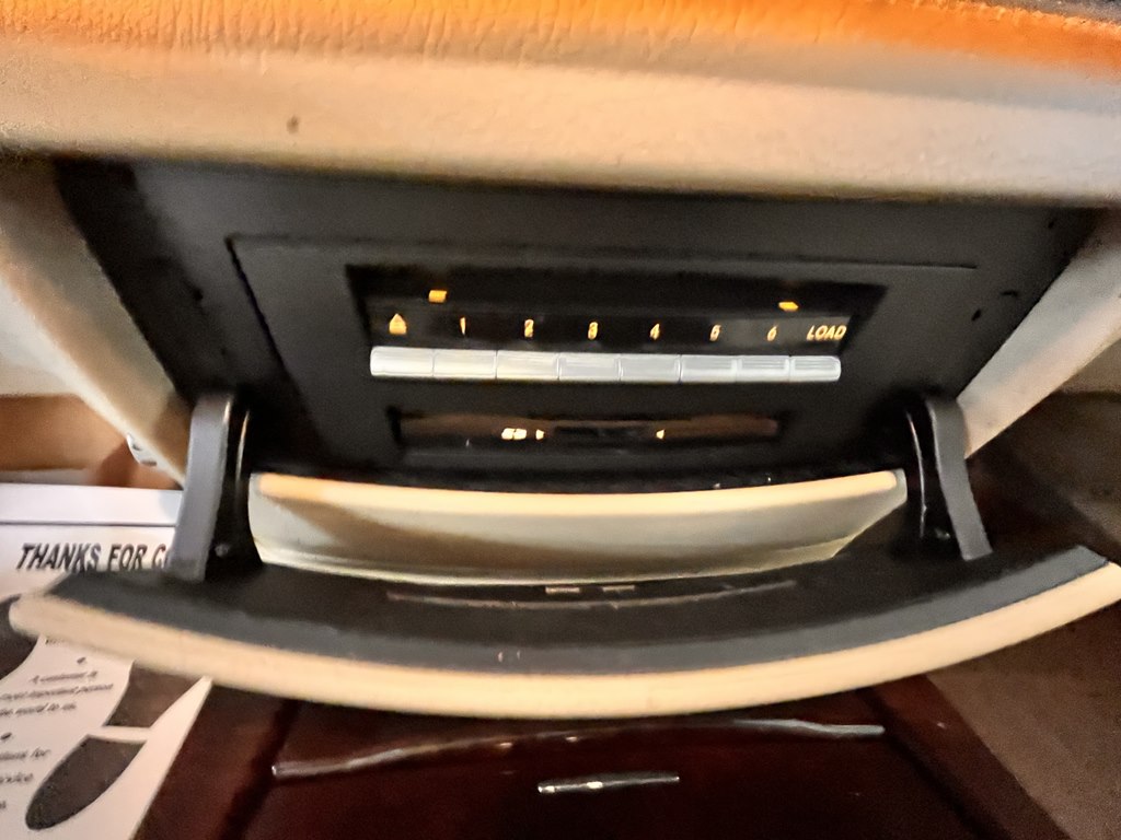 Photo 16 of this MERCEDES-BENZ S-CLASS