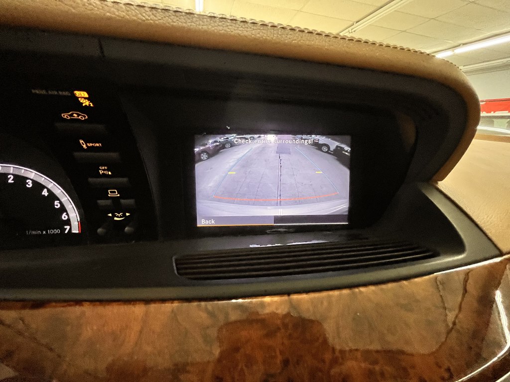 Photo 14 of this MERCEDES-BENZ S-CLASS