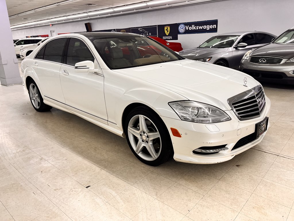 Photo 2 of this MERCEDES-BENZ S-CLASS