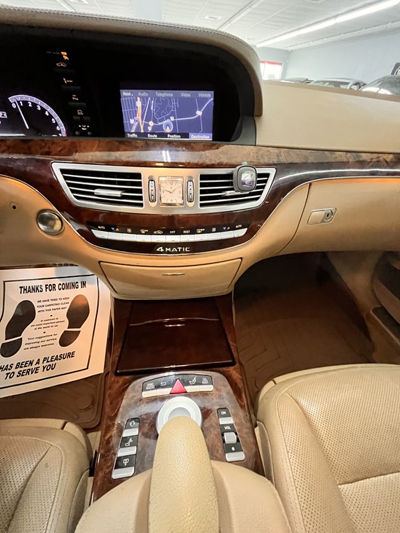 Photo 11 of this MERCEDES-BENZ S-CLASS